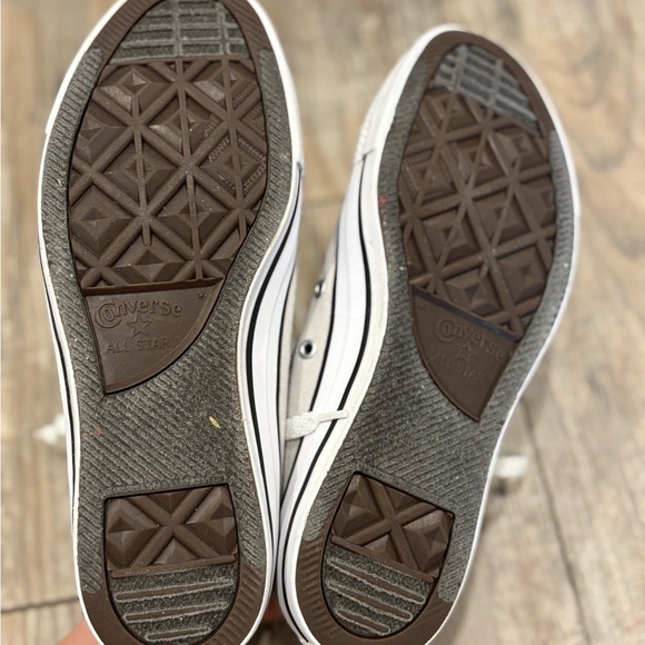 Converse Cream High-Top Sneakers Size 10 Woman’s / 8 Men’s - Picture 8 of 8